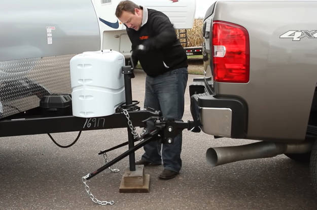 Raise Weight Distribution Connection with Trailer Jack